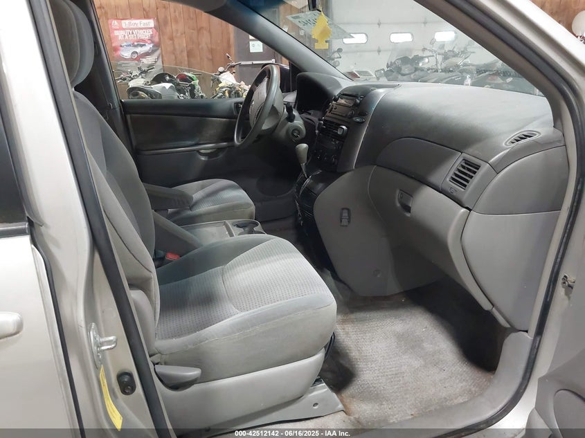 2006 Toyota Sienna VIN 5TDZA23C66S390274 IAAI salvage auction — LEFT & RIGHT, Clear (New York), sold $625 on 2026-07-16 (photo 5)