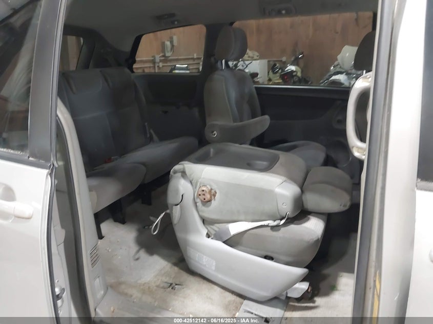 2006 Toyota Sienna VIN 5TDZA23C66S390274 IAAI salvage auction — LEFT & RIGHT, Clear (New York), sold $625 on 2026-07-16 (photo 8)