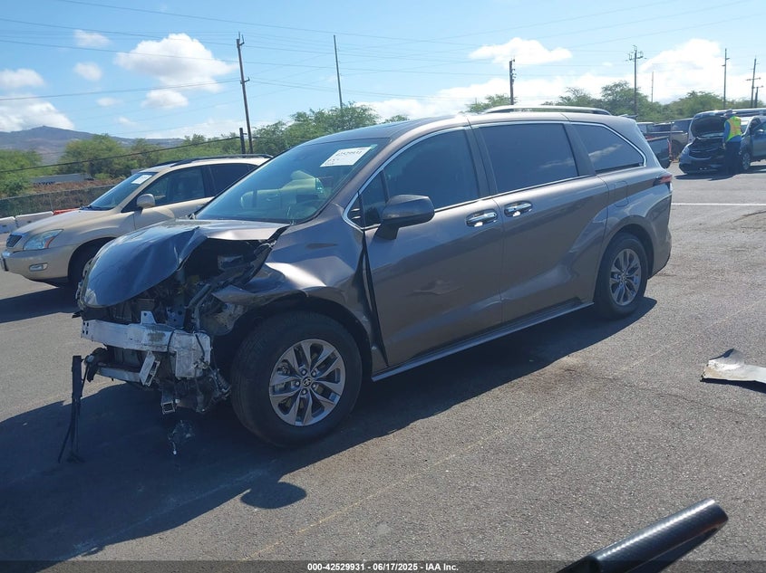 2022 Toyota Sienna VIN 5TDJRKEC4NS106156 IAAI salvage auction — FRONT END, Salvage (Hawaii), sold $4,650 on 2026-07-28 (photo 2)