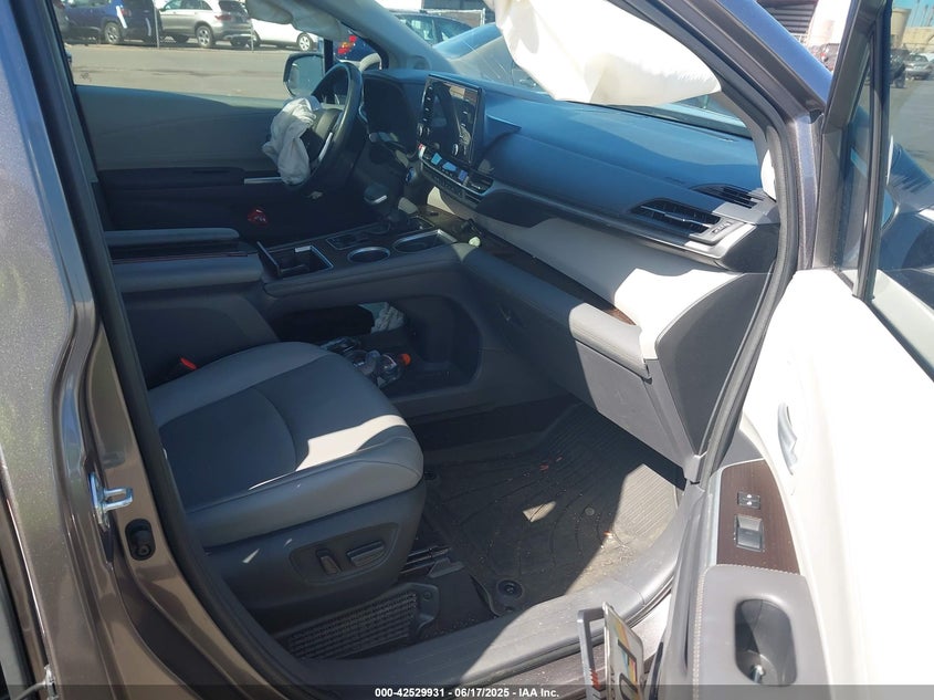 2022 Toyota Sienna VIN 5TDJRKEC4NS106156 IAAI salvage auction — FRONT END, Salvage (Hawaii), sold $4,650 on 2026-07-28 (photo 5)