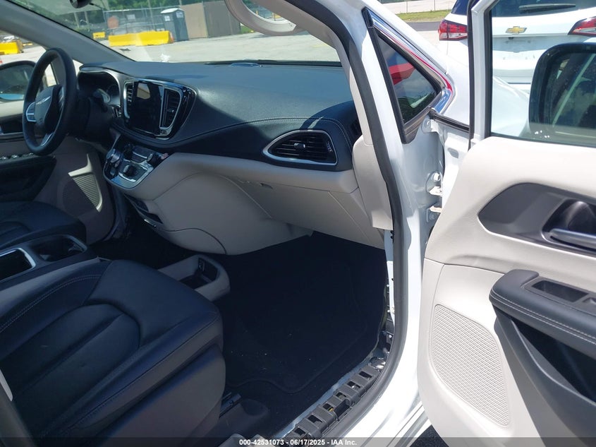 2024 Chrysler Pacifica hybrid VIN 2C4RC1S73RR121848 IAAI salvage auction — WATER/FLOOD, Salvage Title, sold $11,950 on 2026-07-16 (photo 5)