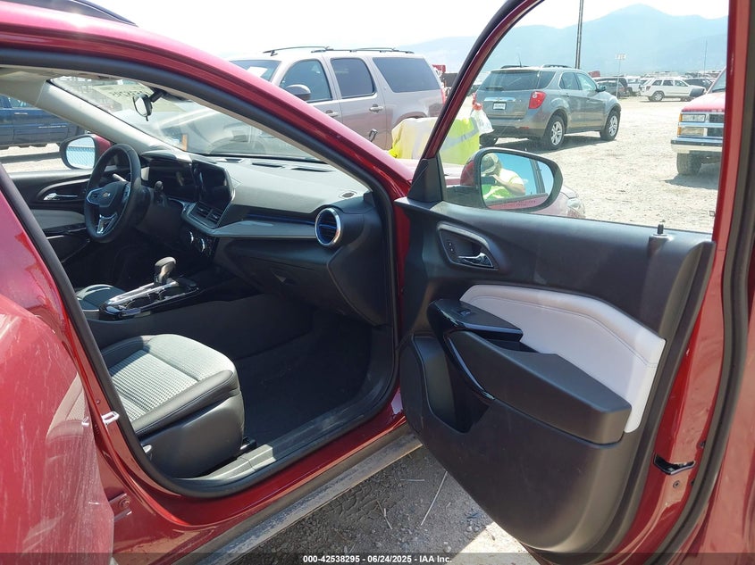 2025 Chevrolet Trax VIN KL77LHEPXSC247132 IAAI salvage auction — REAR END, Salvage (Montana), sold $6,400 on 2026-07-22 (photo 5)