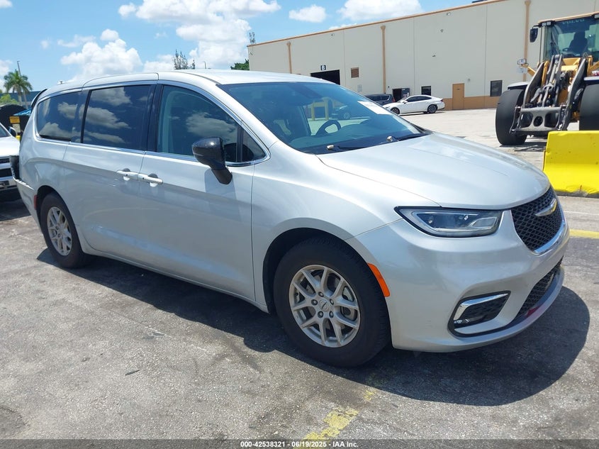 2024 Chrysler Pacifica VIN 2C4RC1BG4RR125729 IAAI salvage auction — REAR END, Salvage Title, sold $10,400 on 2026-07-19 (photo 1)