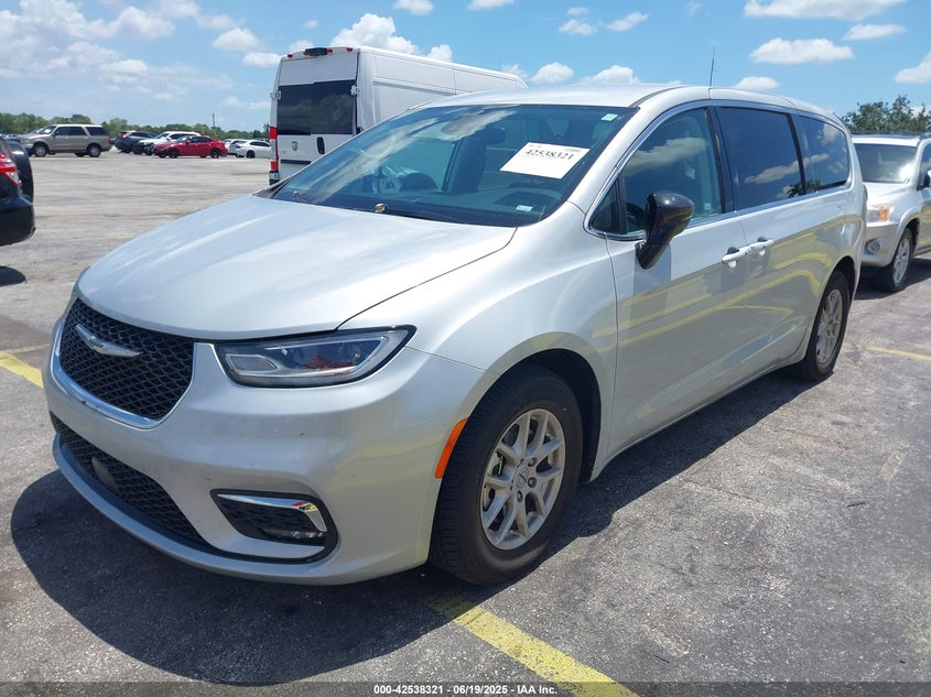 2024 Chrysler Pacifica VIN 2C4RC1BG4RR125729 IAAI salvage auction — REAR END, Salvage Title, sold $10,400 on 2026-07-19 (photo 2)