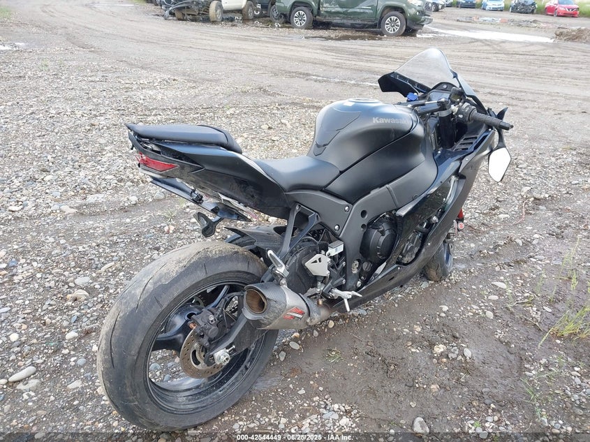 2025 Kawasaki Zx1002 VIN JKBZXVM13SA009524 IAAI salvage auction — ALL OVER, Salvage Title, sold $1,150 on 2026-08-01 (photo 4)