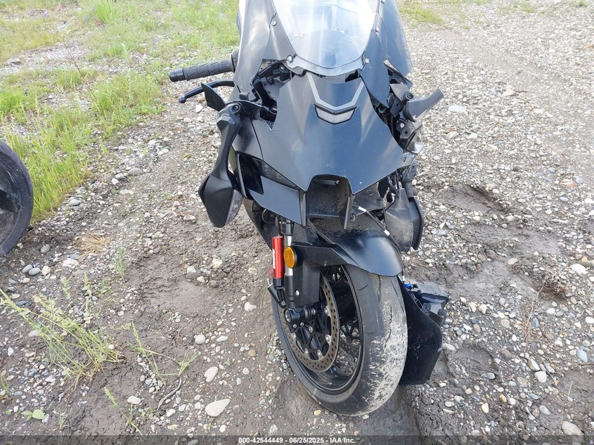 2025 Kawasaki Zx1002 VIN JKBZXVM13SA009524 IAAI salvage auction — ALL OVER, Salvage Title, sold $1,150 on 2026-08-01 (photo 5)