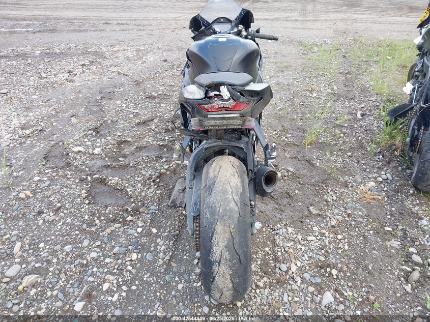 2025 Kawasaki Zx1002 VIN JKBZXVM13SA009524 IAAI salvage auction — ALL OVER, Salvage Title, sold $1,150 on 2026-08-01 (photo 6)