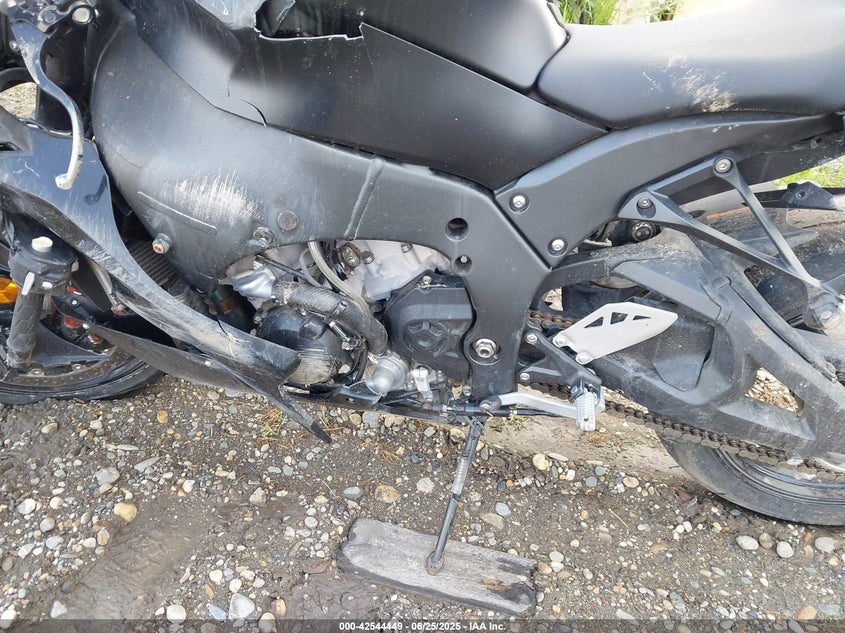 2025 Kawasaki Zx1002 VIN JKBZXVM13SA009524 IAAI salvage auction — ALL OVER, Salvage Title, sold $1,150 on 2026-08-01 (photo 9)