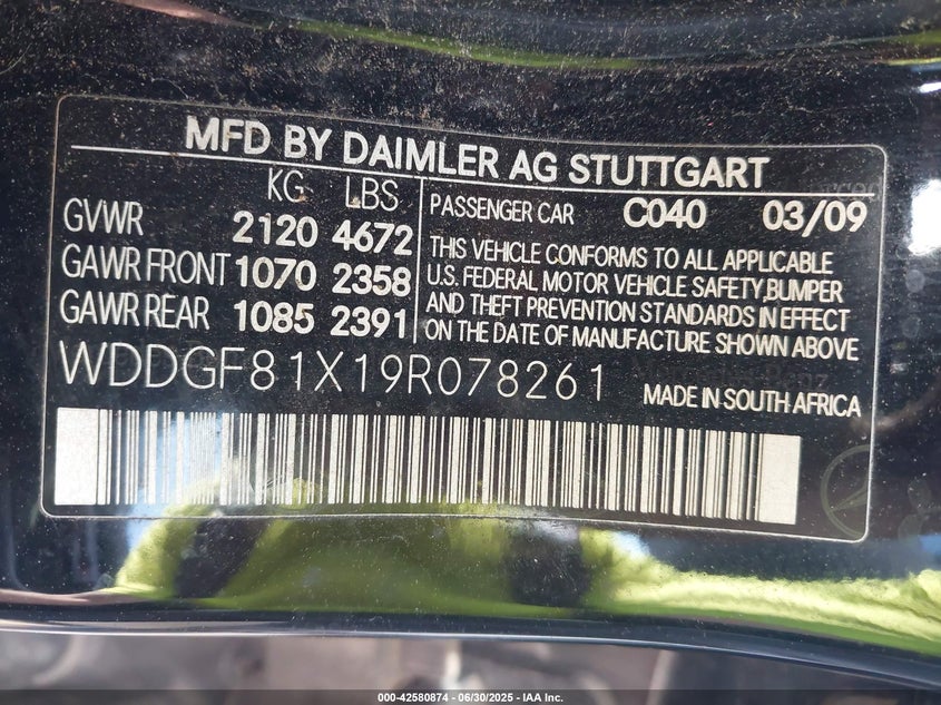 2009 Mercedes-benz C-klasse VIN WDDGF81X19R078261 IAAI salvage auction — LEFT SIDE, Clear (Minnesota), sold $175 on 2026-07-23 (photo 9)