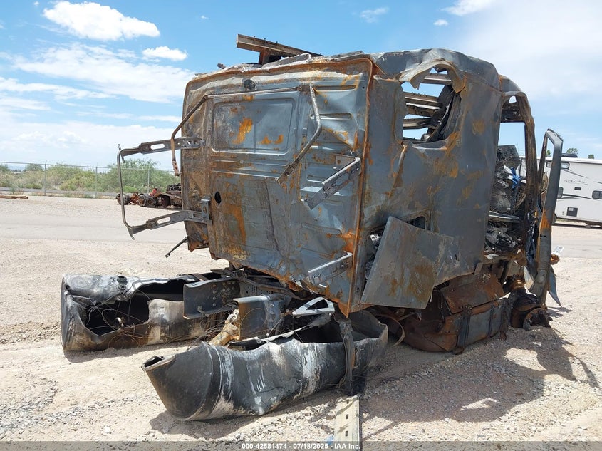 2023 Volvo Vnl VIN 4V4NC9EH9PN611954 IAAI salvage auction — TOTAL BURN, Salvage Title, sold $50 on 2026-07-22 (photo 3)