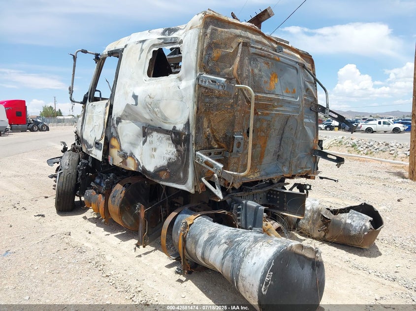 2023 Volvo Vnl VIN 4V4NC9EH9PN611954 IAAI salvage auction — TOTAL BURN, Salvage Title, sold $50 on 2026-07-22 (photo 4)