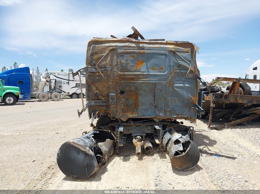 2023 Volvo Vnl VIN 4V4NC9EH9PN611954 IAAI salvage auction — TOTAL BURN, Salvage Title, sold $50 on 2026-07-22 (photo 8)