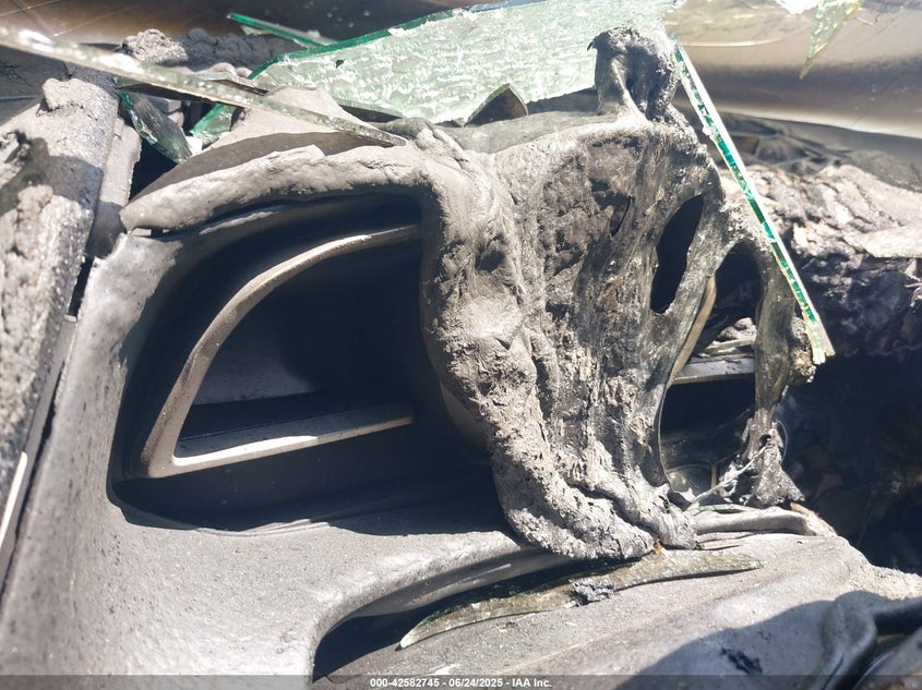 2014 Mazda Mazda3 VIN JM1BM1U70E1139945 IAAI salvage auction — INTERIOR BURN, Salvage Title, sold $900 on 2026-07-14 (photo 7)
