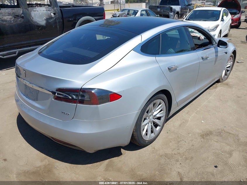 2018 Tesla Model s VIN 5YJSA1E29JF262494 IAAI salvage auction — LEFT SIDE, Salvage (California), sold $4,150 on 2026-07-29 (photo 4)