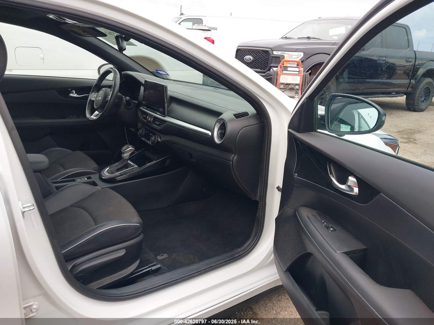 2024 Kia Forte VIN 3KPF54ADXRE718664 IAAI salvage auction — Front End, Original (Texas), sold $10,100 on 2025-09-16 (photo 5)