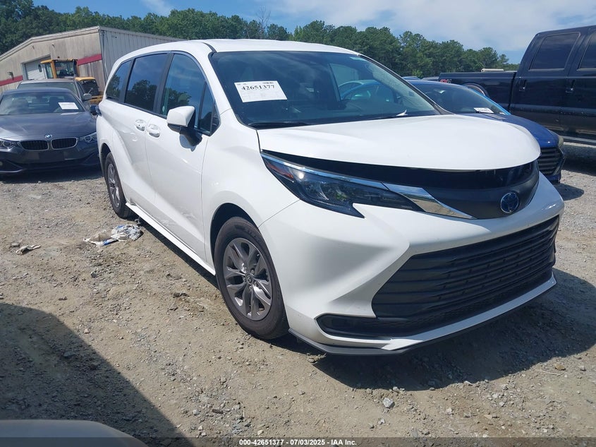 2025 Toyota Sienna VIN 5TDKRKEC3SS234923 IAAI salvage auction — WATER/FLOOD, Rebuildable (Florida), sold $15,375 on 2026-07-07 (photo 1)