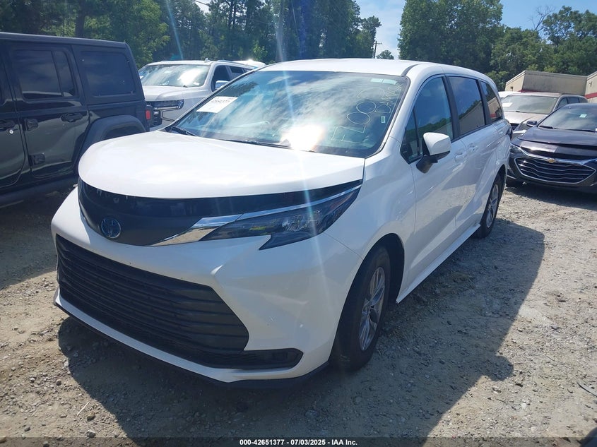 2025 Toyota Sienna VIN 5TDKRKEC3SS234923 IAAI salvage auction — WATER/FLOOD, Rebuildable (Florida), sold $15,375 on 2026-07-07 (photo 2)