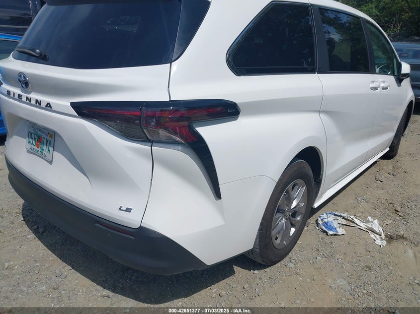 2025 Toyota Sienna VIN 5TDKRKEC3SS234923 IAAI salvage auction — WATER/FLOOD, Rebuildable (Florida), sold $15,375 on 2026-07-07 (photo 4)
