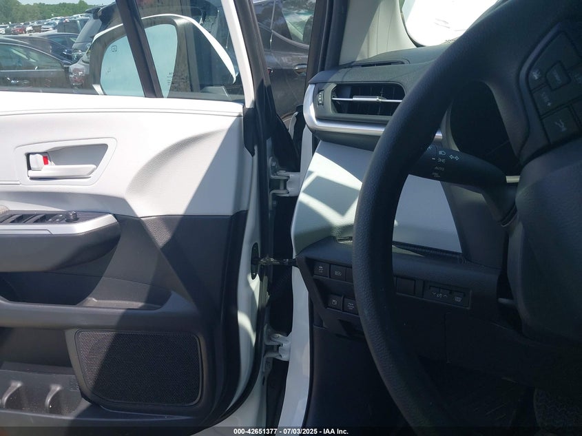 2025 Toyota Sienna VIN 5TDKRKEC3SS234923 IAAI salvage auction — WATER/FLOOD, Rebuildable (Florida), sold $15,375 on 2026-07-07 (photo 6)