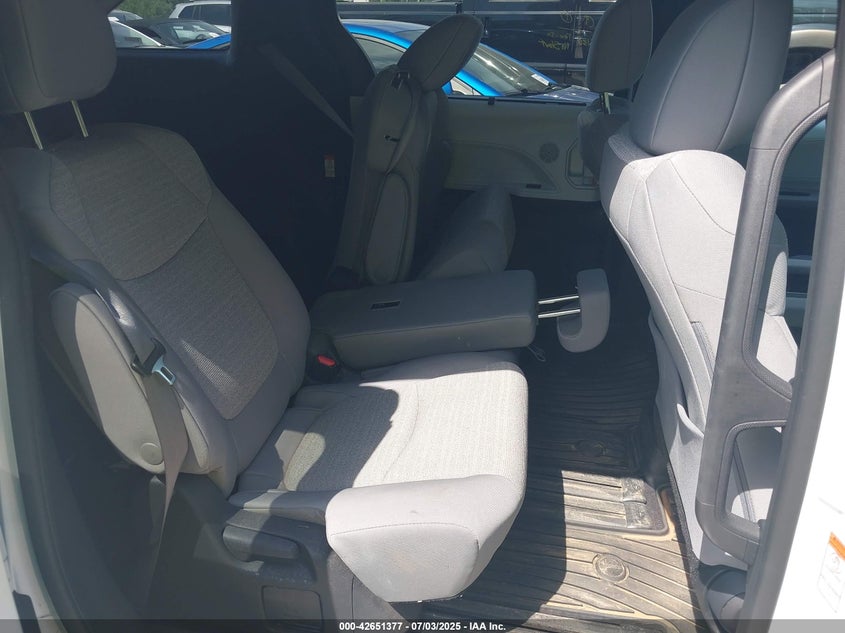 2025 Toyota Sienna VIN 5TDKRKEC3SS234923 IAAI salvage auction — WATER/FLOOD, Rebuildable (Florida), sold $15,375 on 2026-07-07 (photo 8)