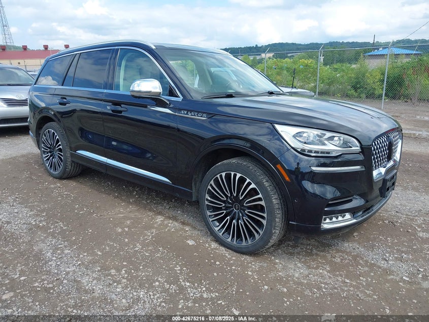 2022 Lincoln Aviator VIN 5LM5J9XC6NGL10684 IAAI salvage auction — LEFT SIDE, Salvage Title, sold $26,425 on 2026-07-20 (photo 1)