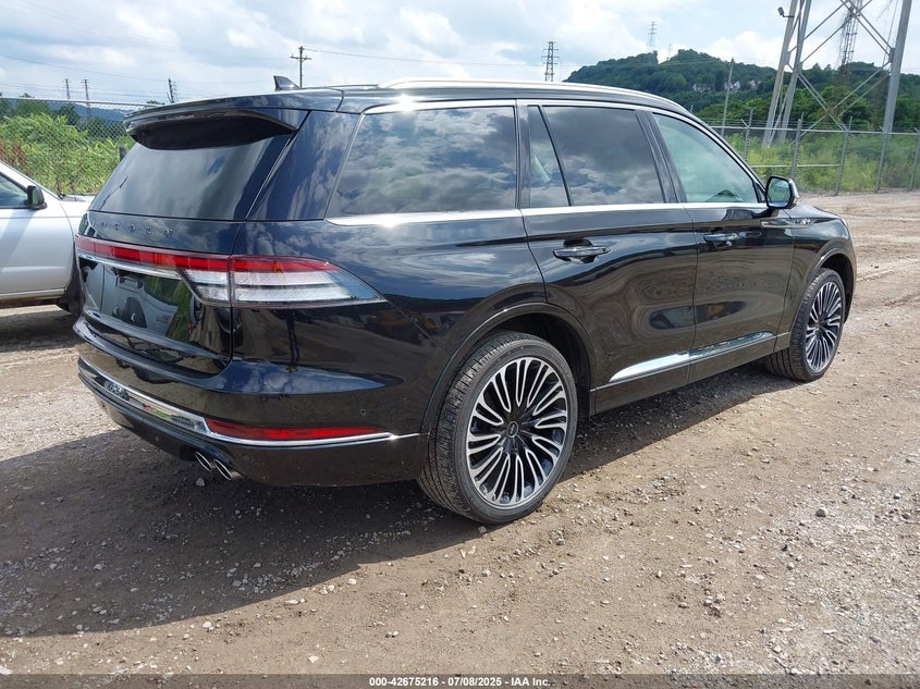 2022 Lincoln Aviator VIN 5LM5J9XC6NGL10684 IAAI salvage auction — LEFT SIDE, Salvage Title, sold $26,425 on 2026-07-20 (photo 4)