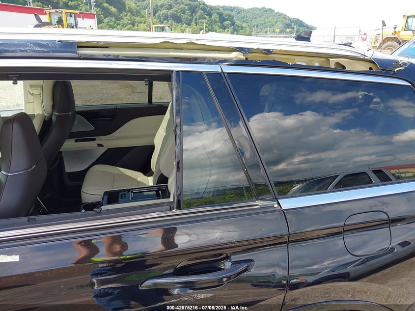2022 Lincoln Aviator VIN 5LM5J9XC6NGL10684 IAAI salvage auction — LEFT SIDE, Salvage Title, sold $26,425 on 2026-07-20 (photo 6)