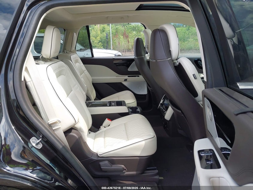 2022 Lincoln Aviator VIN 5LM5J9XC6NGL10684 IAAI salvage auction — LEFT SIDE, Salvage Title, sold $26,425 on 2026-07-20 (photo 8)