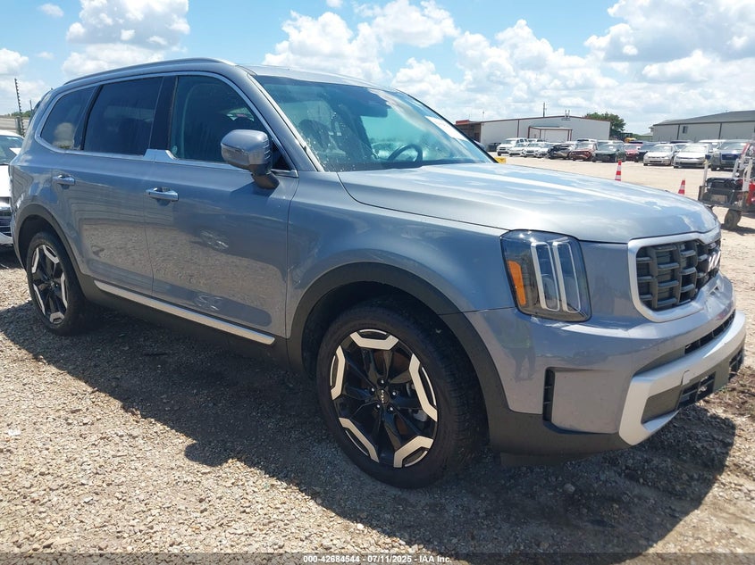 2025 Kia Telluride VIN 5XYP6DGC9SG571584 IAAI salvage auction — LEFT SIDE, Salvage Title, sold $24,600 on 2026-07-08 (photo 1)