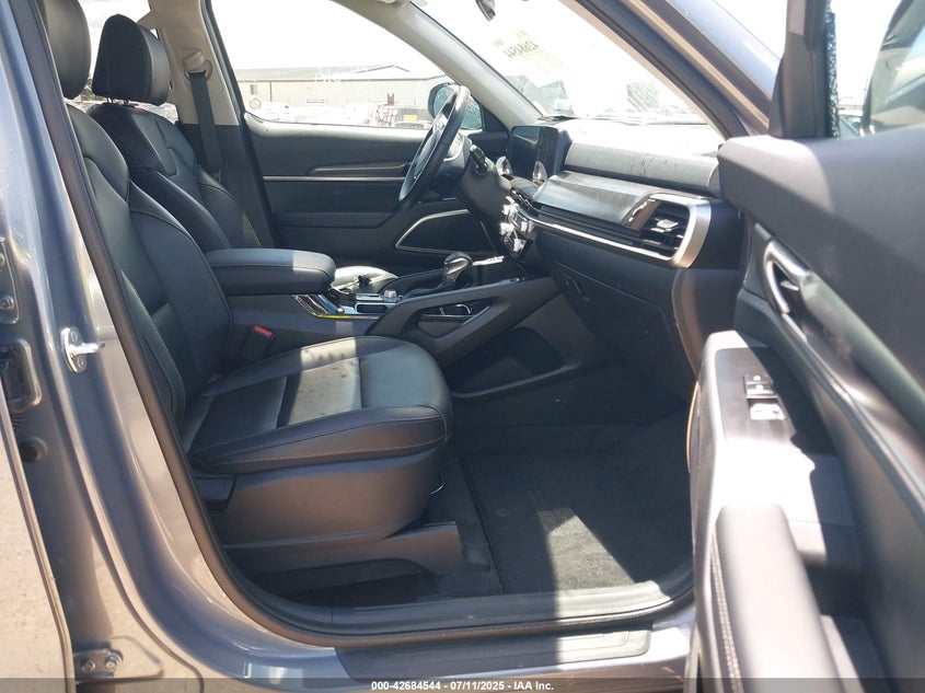 2025 Kia Telluride VIN 5XYP6DGC9SG571584 IAAI salvage auction — LEFT SIDE, Salvage Title, sold $24,600 on 2026-07-08 (photo 5)