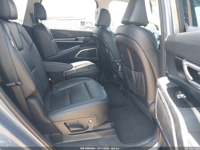 2025 Kia Telluride VIN 5XYP6DGC9SG571584 IAAI salvage auction — LEFT SIDE, Salvage Title, sold $24,600 on 2026-07-08 (photo 8)