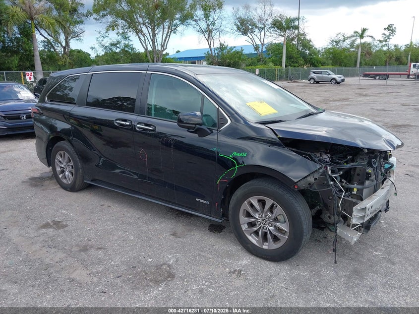 2021 Toyota Sienna VIN 5TDYRKEC8MS038683 — IAAI salvage auction photo