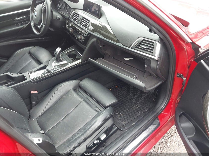 2017 BMW 330i VIN WBA8D9G52HNU59135 IAAI salvage auction — SIDE, Salvage Title, sold $1,450 on 2026-07-21 (photo 5)