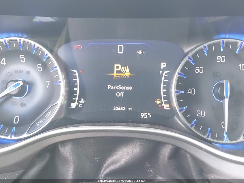 2024 Chrysler Pacifica VIN 2C4RC1BGXRR123323 IAAI salvage auction — ROOF, Salvage Title, sold $11,100 on 2026-07-19 (photo 7)