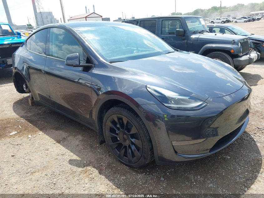 2024 Tesla Model y VIN 7SAYGDEE2RA273241 IAAI salvage auction — LEFT & RIGHT, Salvage (Illinois), sold $11,800 on 2026-07-08 (photo 1)