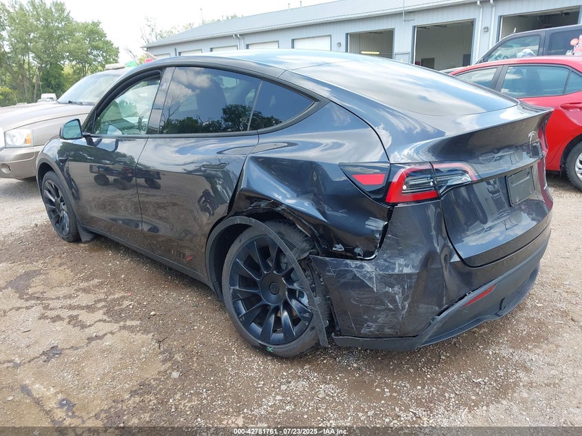 2024 Tesla Model y VIN 7SAYGDEE2RA273241 IAAI salvage auction — LEFT & RIGHT, Salvage (Illinois), sold $11,800 on 2026-07-08 (photo 3)
