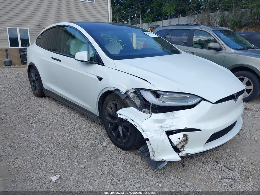 2022 Tesla Model x VIN 7SAXCBE67NF340661 IAAI salvage auction — RIGHT FRONT, Salvage Title, sold $37,050 on 2026-10-01 (photo 1)