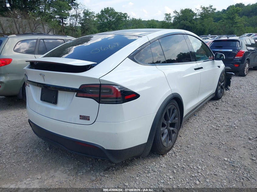 2022 Tesla Model x VIN 7SAXCBE67NF340661 IAAI salvage auction — RIGHT FRONT, Salvage Title, sold $37,050 on 2026-10-01 (photo 4)