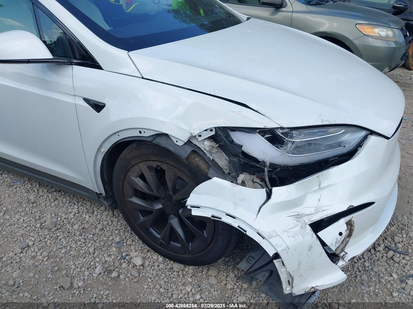 2022 Tesla Model x VIN 7SAXCBE67NF340661 IAAI salvage auction — RIGHT FRONT, Salvage Title, sold $37,050 on 2026-10-01 (photo 6)