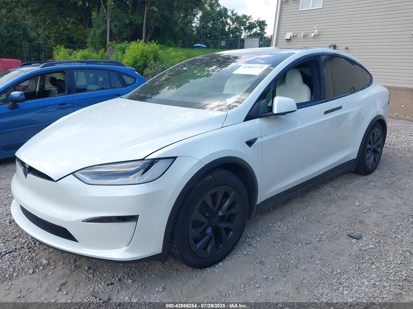 2022 Tesla Model x VIN 7SAXCBE67NF340661 IAAI salvage auction — RIGHT FRONT, Salvage Title, sold $37,050 on 2026-10-01 (photo 2)
