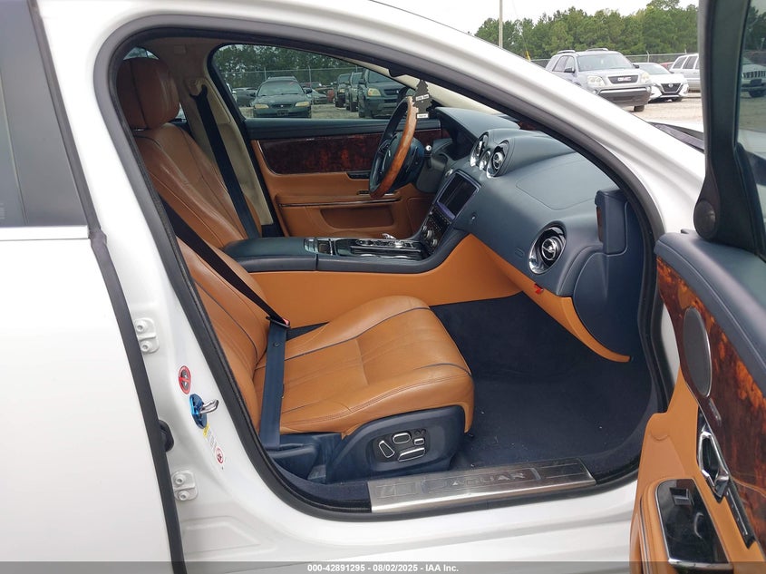 2014 Jaguar Xj VIN SAJWA2GT5EMV58396 IAAI salvage auction — REAR END, Salvage Title, sold $2,050 on 2026-07-09 (photo 5)