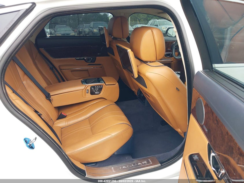 2014 Jaguar Xj VIN SAJWA2GT5EMV58396 IAAI salvage auction — REAR END, Salvage Title, sold $2,050 on 2026-07-09 (photo 8)