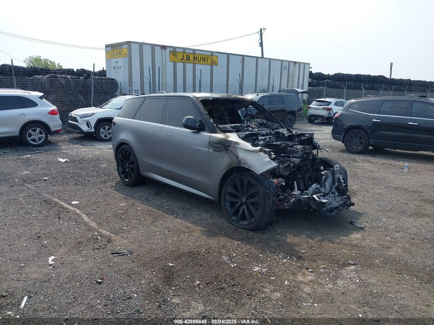 2024 Land rover Range rover sport VIN SAL1L9FU6RA195290 IAAI salvage auction — EXTERIOR BURN, Salvage (Pennsylvania), sold $3,050 on 2026-07-10 (photo 1)
