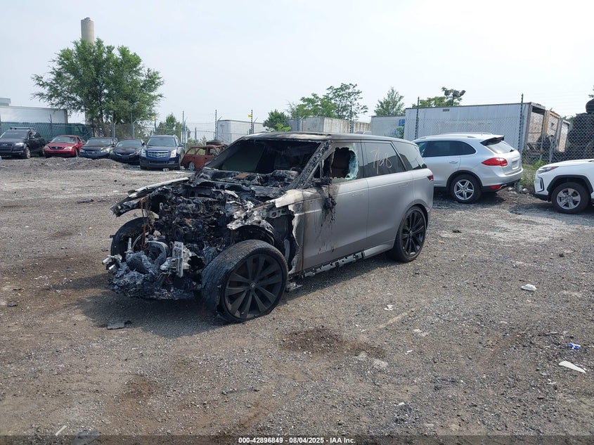 2024 Land rover Range rover sport VIN SAL1L9FU6RA195290 IAAI salvage auction — EXTERIOR BURN, Salvage (Pennsylvania), sold $3,050 on 2026-07-10 (photo 2)