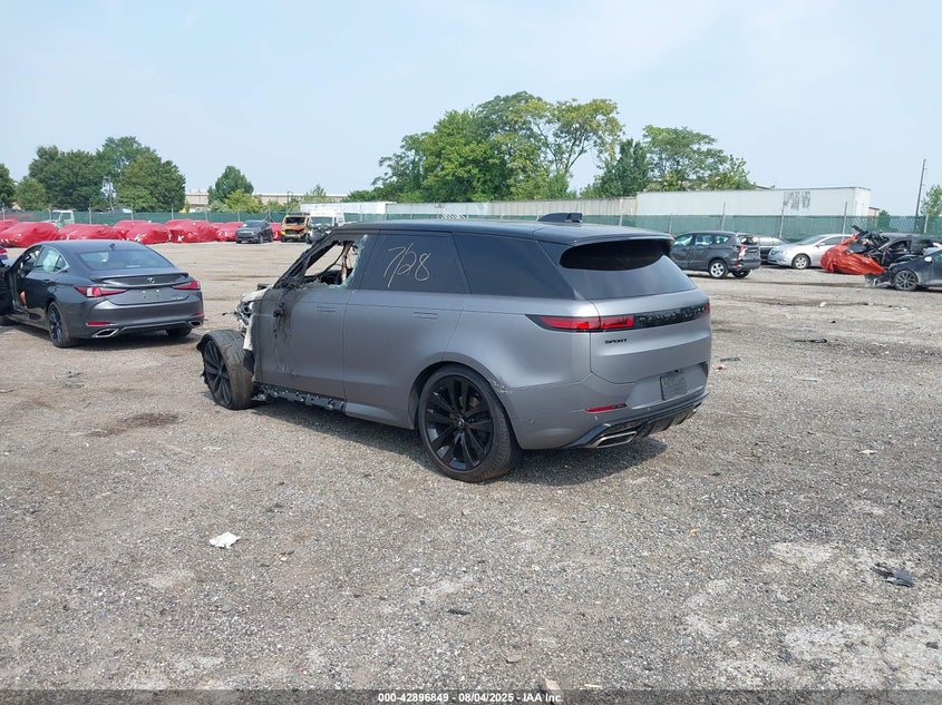 2024 Land rover Range rover sport VIN SAL1L9FU6RA195290 IAAI salvage auction — EXTERIOR BURN, Salvage (Pennsylvania), sold $3,050 on 2026-07-10 (photo 3)