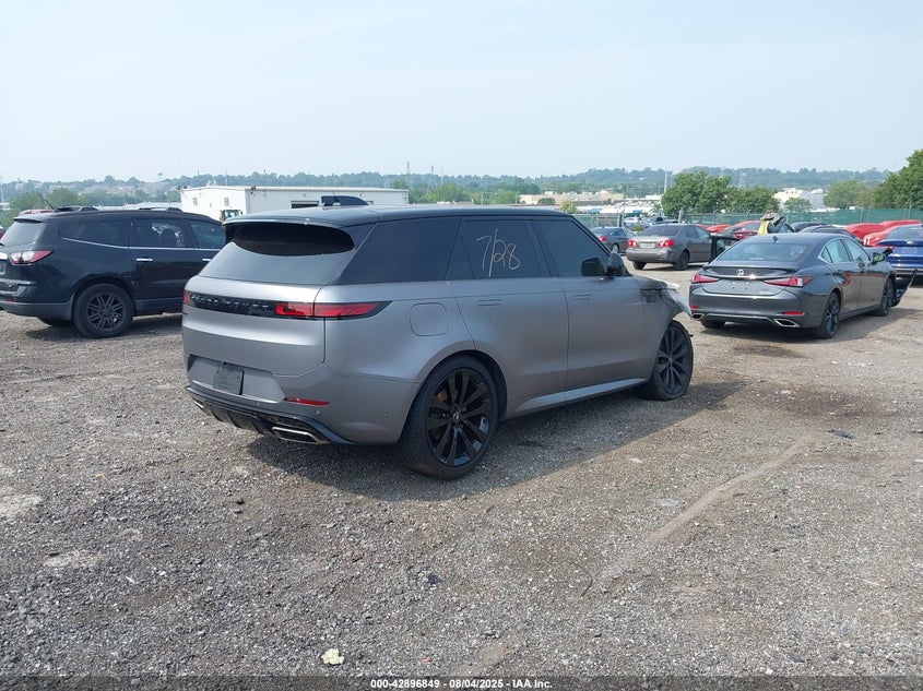 2024 Land rover Range rover sport VIN SAL1L9FU6RA195290 IAAI salvage auction — EXTERIOR BURN, Salvage (Pennsylvania), sold $3,050 on 2026-07-10 (photo 4)