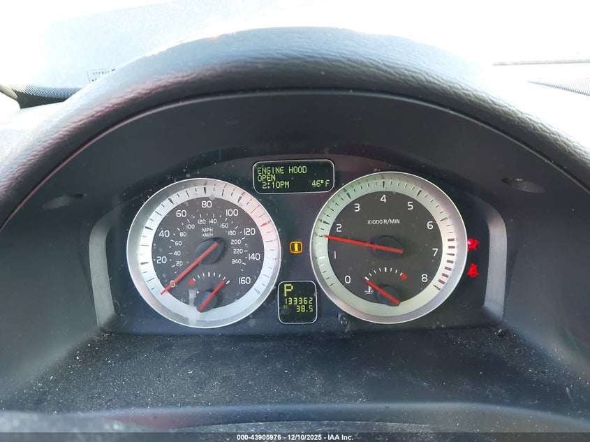 2012 Volvo C70 VIN YV1672MC4CJ124934 IAAI salvage auction — RIGHT FRONT, Other, sold $425 on 2026-07-22 (photo 7)
