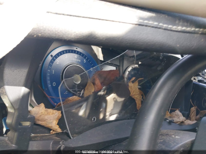 2015 Toyota Sienna VIN 5TDYK3DC1FS623619 IAAI salvage auction — BIO HAZARD, Salvage (North Carolina), sold $25 on 2026-07-29 (photo 7)