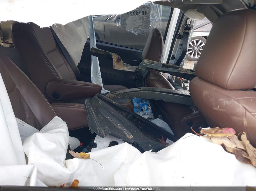 2015 Toyota Sienna VIN 5TDYK3DC1FS623619 IAAI salvage auction — BIO HAZARD, Salvage (North Carolina), sold $25 on 2026-07-29 (photo 8)