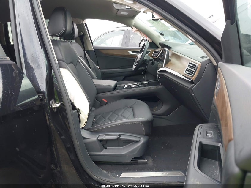 2024 Volkswagen Atlas VIN 1V2HR2CA8RC615298 IAAI salvage auction — LEFT SIDE, Other, sold $9,300 on 2026-07-28 (photo 5)